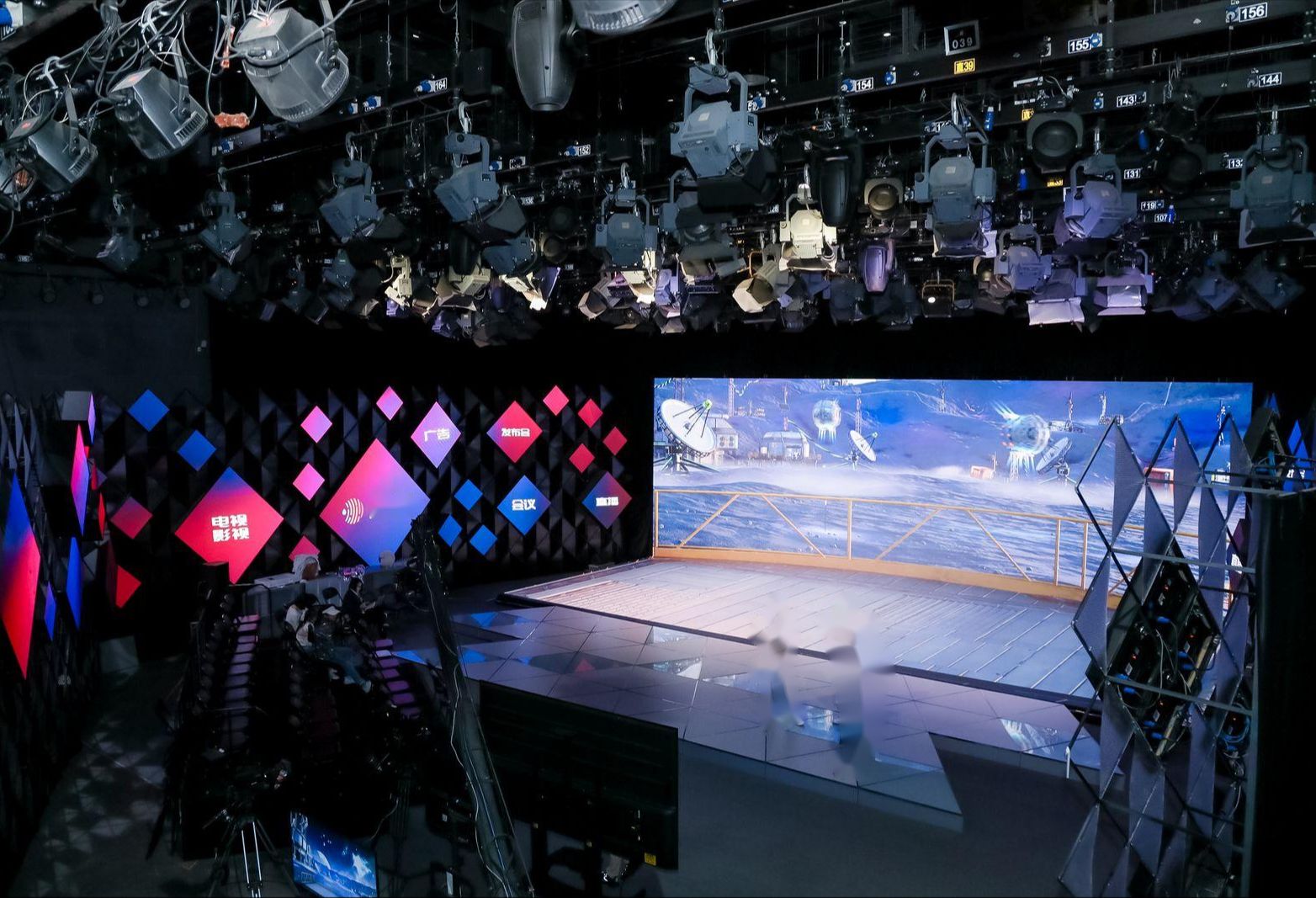 虛擬現(xiàn)實技術賦能電視節(jié)目制作 i藝數(shù)鳳凰中心虛擬現(xiàn)實演播廳的創(chuàng)新實踐